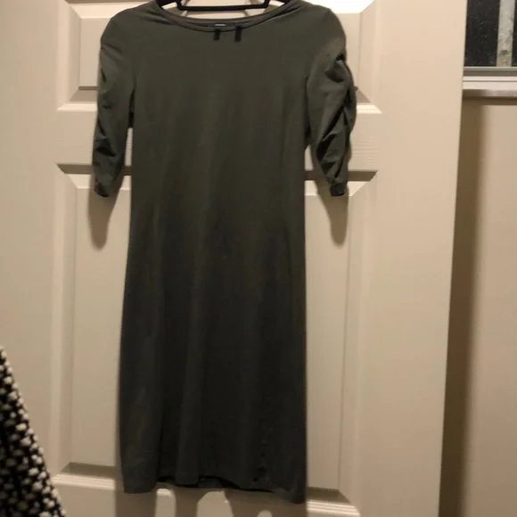 Theory khaki green jersey knit Rubric gathered sleeve dress petite Theory khaki green jersey knit Rubric gathered sleeve dress petite